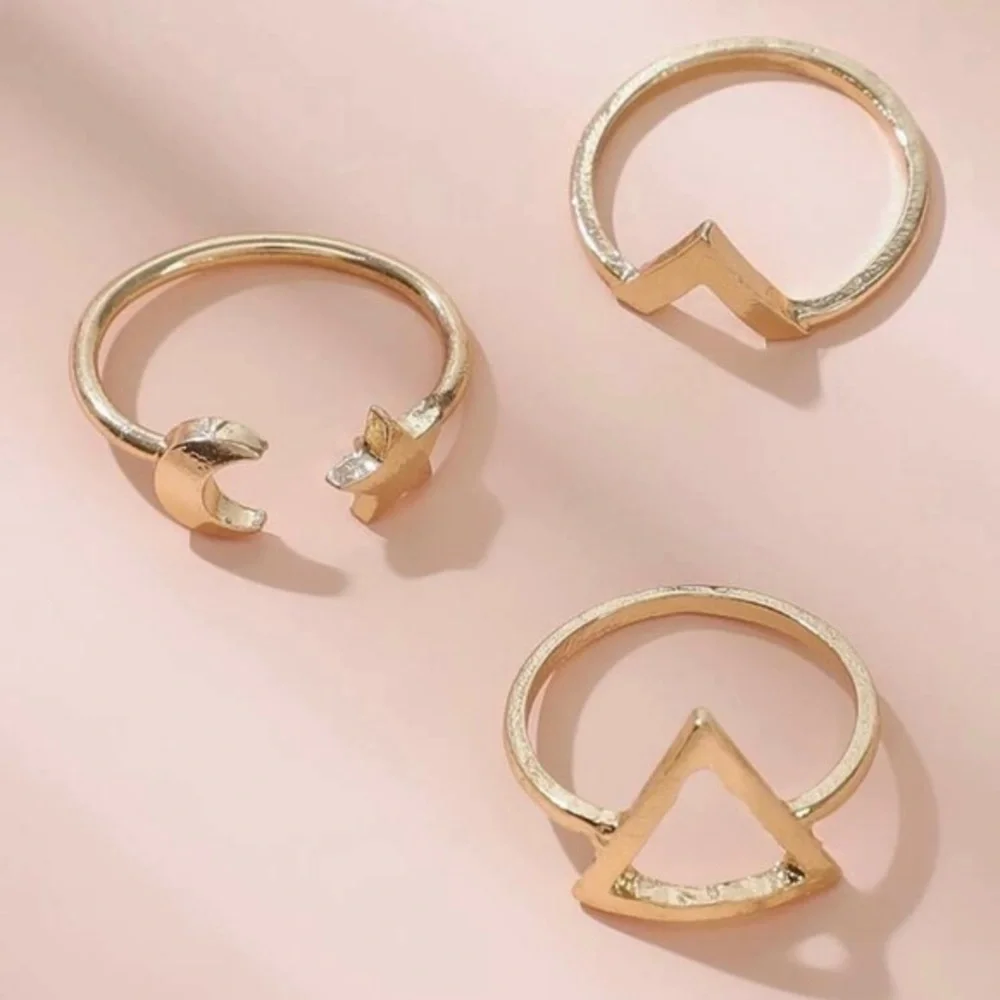 3/$30 💛 Dainty 3pcs Ring